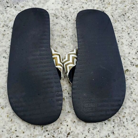 Yellow Box, Gold Chevron sandals, size 8 - Picture 7 of 7